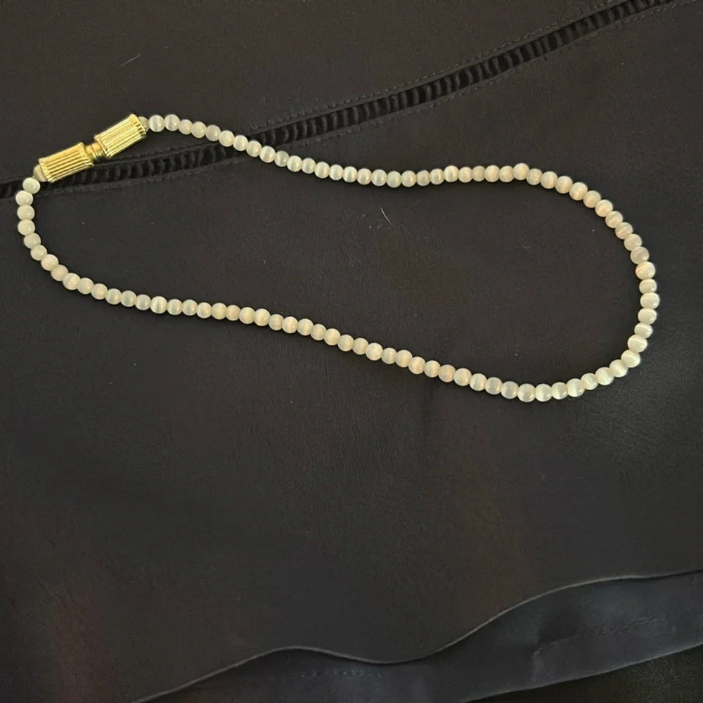 Elegant Cream Beaded Necklace - Picture 3 of 4
